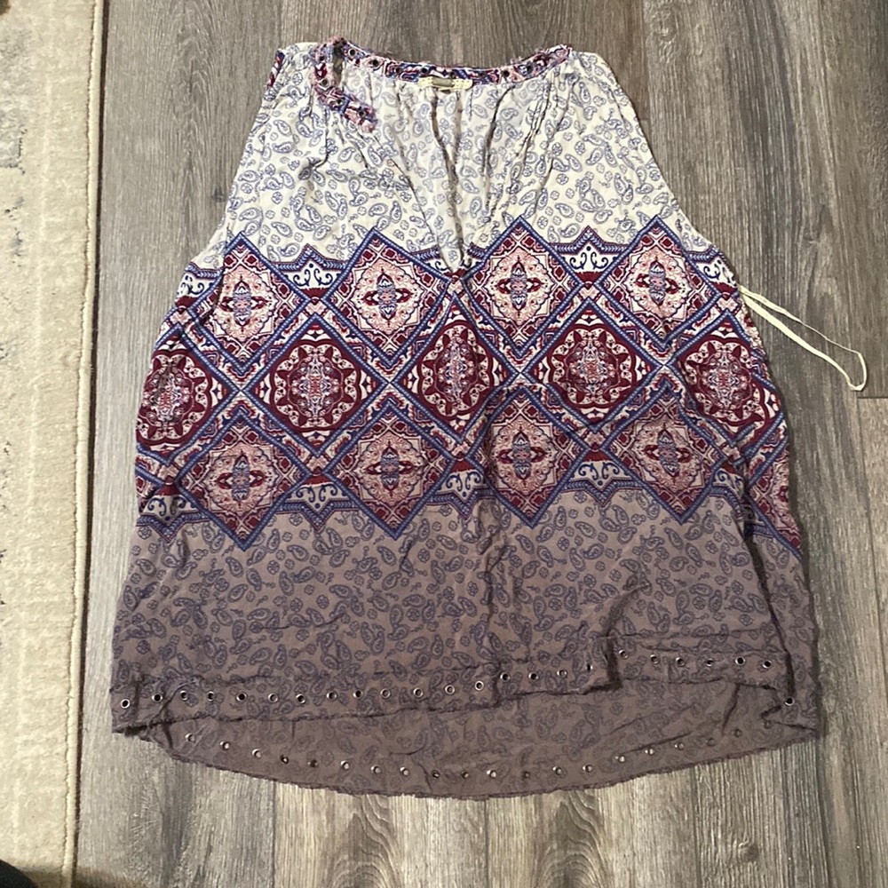 Buckle patterned tank top